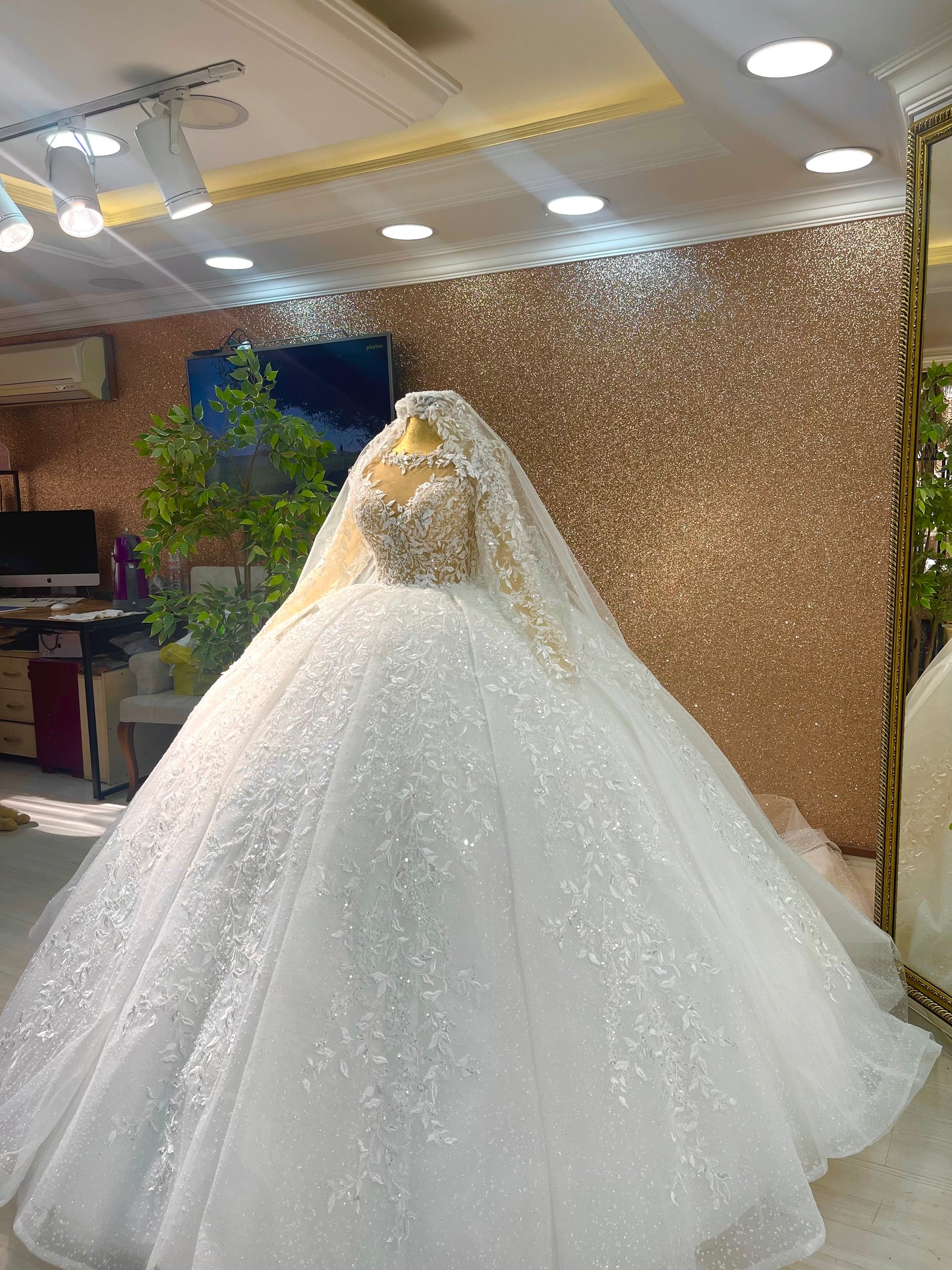✨ Boat Neck Pearl & Embroidery Lace Ball Gown Wedding Dress ✨