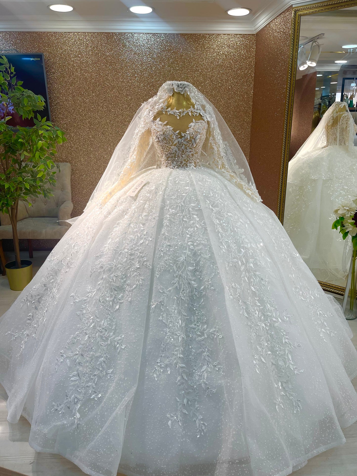 ✨ Boat Neck Pearl & Embroidery Lace Ball Gown Wedding Dress ✨