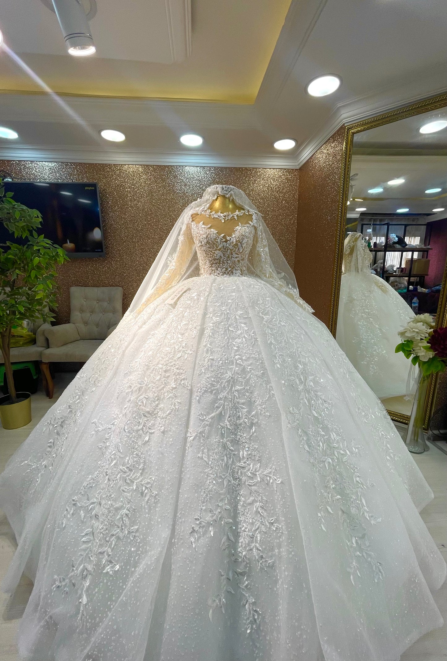 ✨ Boat Neck Pearl & Embroidery Lace Ball Gown Wedding Dress ✨