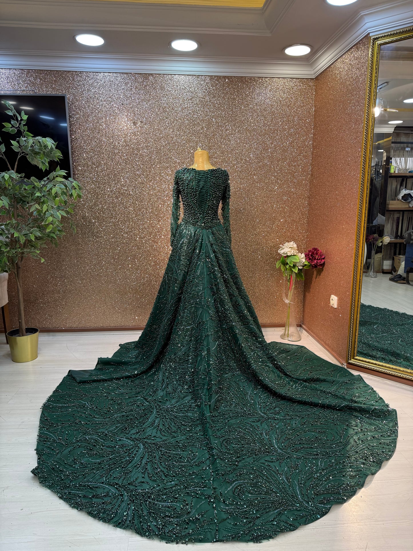 ✨ Emerald Green Lace Fitted Gown with Pearl Details ✨