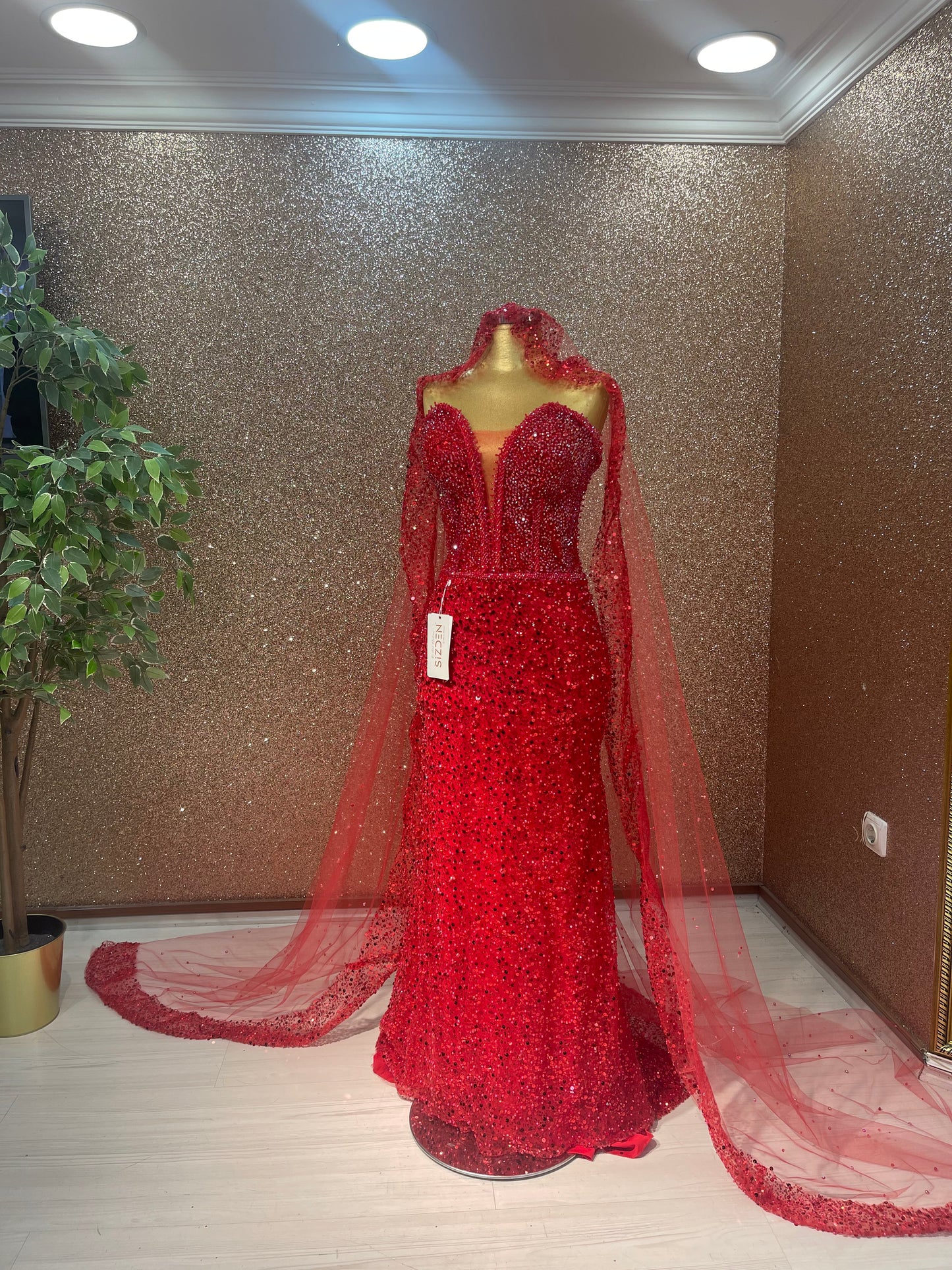 Red Mermaid Dress with Swarovski Embellished Bust – Pure Glamour, Maximum Impact
