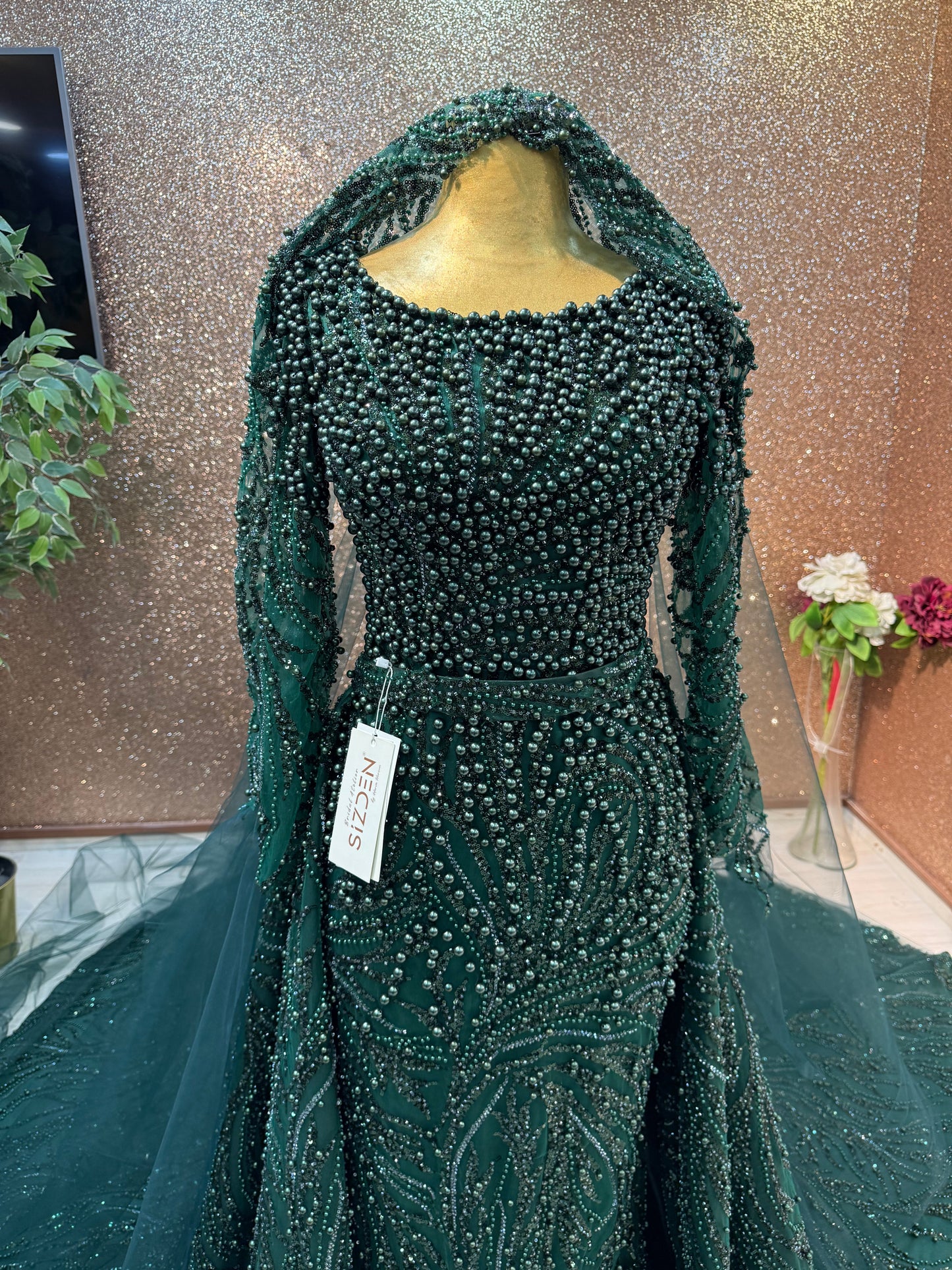 ✨ Emerald Green Lace Fitted Gown with Pearl Details ✨