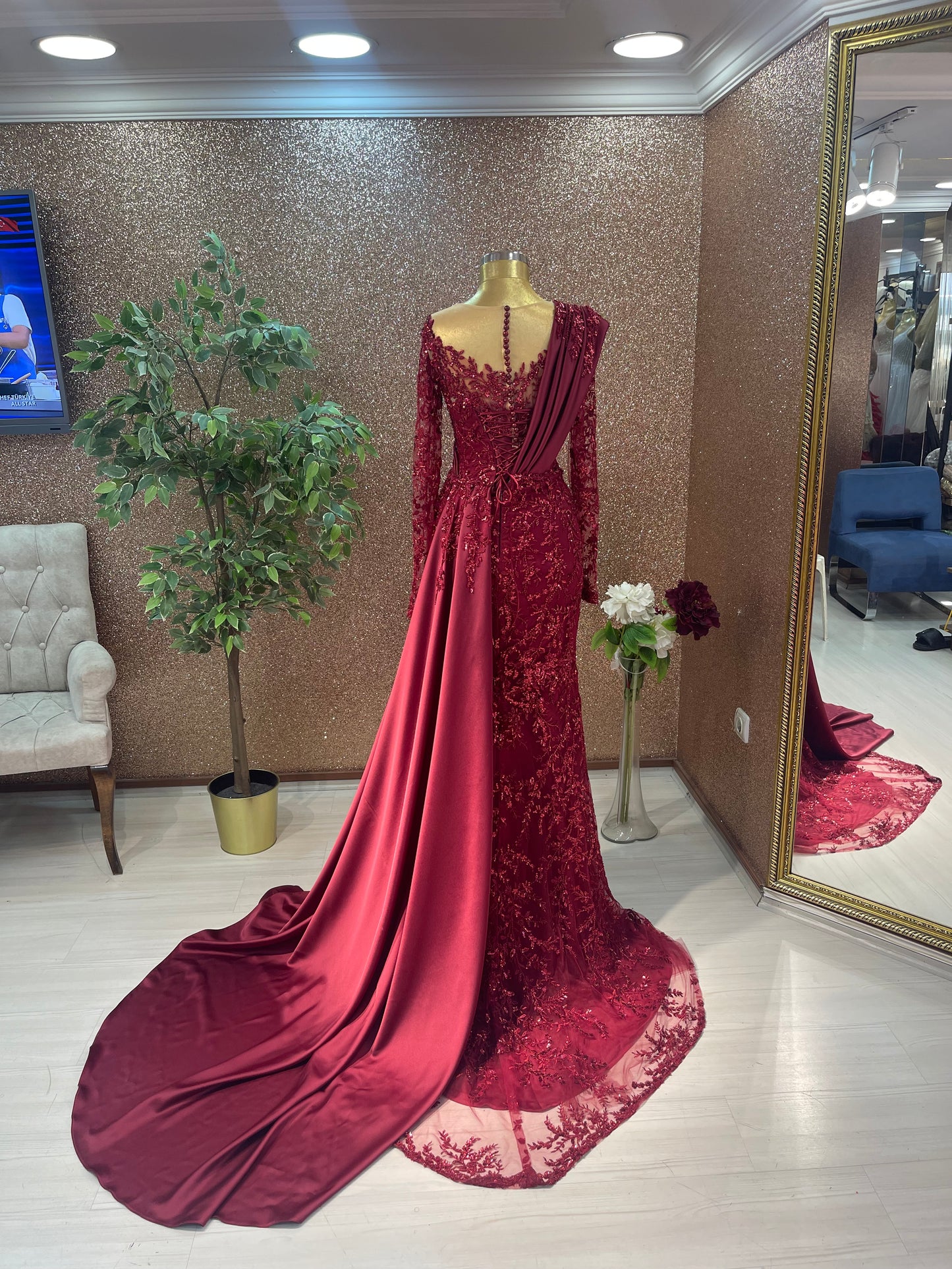 🍷 Burgundy Embroidered Lace Evening Dress with Satin Accents – Timeless Romance 🍷