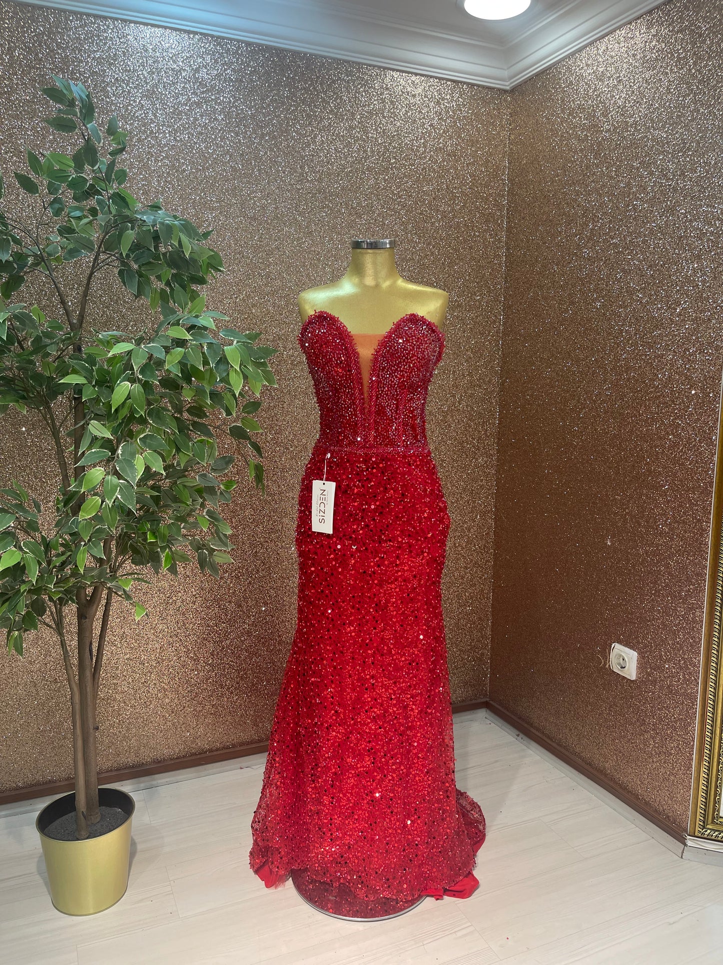 Red Mermaid Dress with Swarovski Embellished Bust – Pure Glamour, Maximum Impact