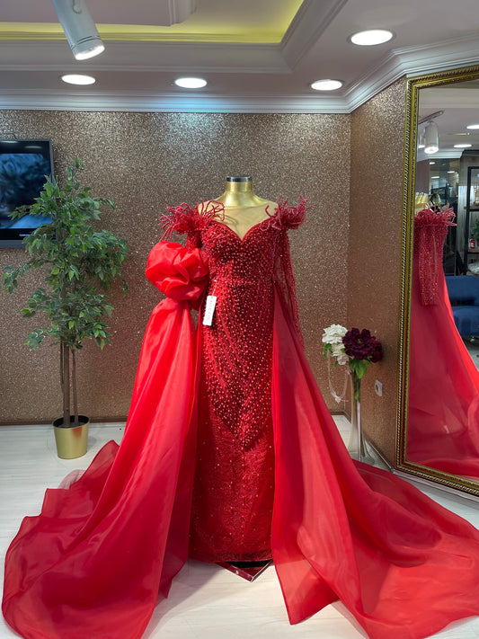 Red Mermaid Evening Dress with Pearl Details & Detachable Train – Classic Glamour Reimagined