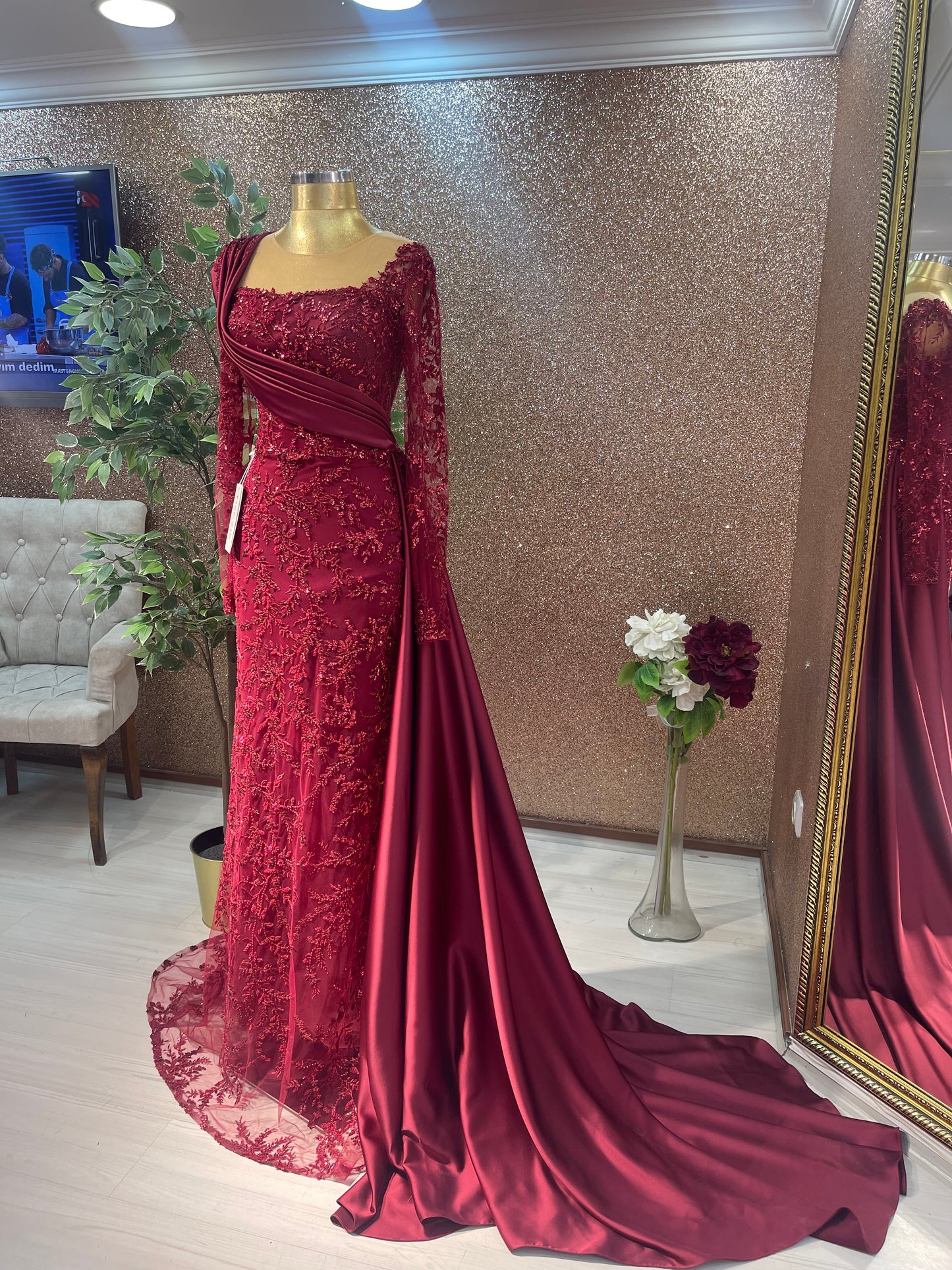 🍷 Burgundy Embroidered Lace Evening Dress with Satin Accents – Timeless Romance 🍷
