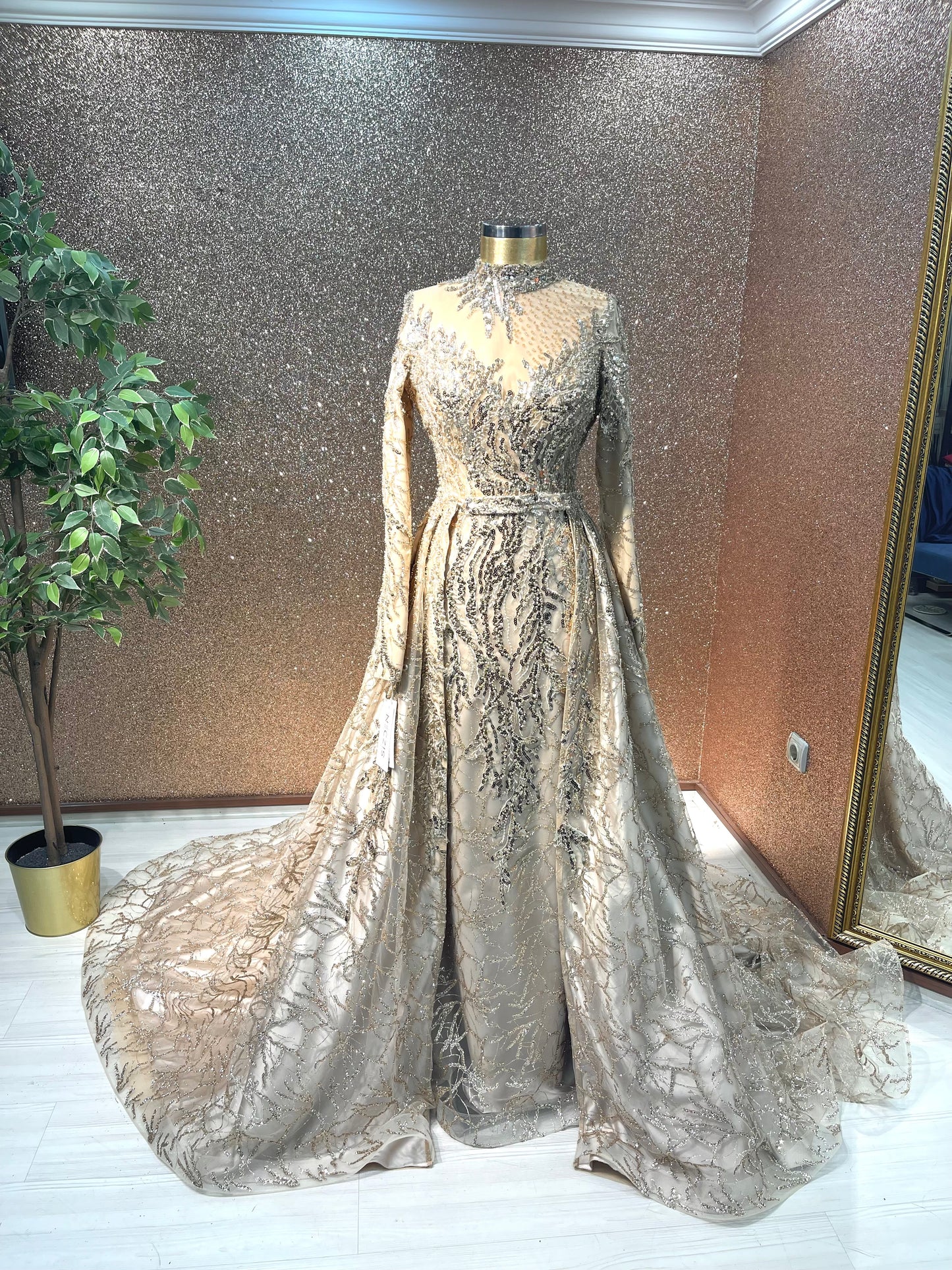 Shimmering Gold Mermaid Evening Dress for Hijab Style with Removable Train