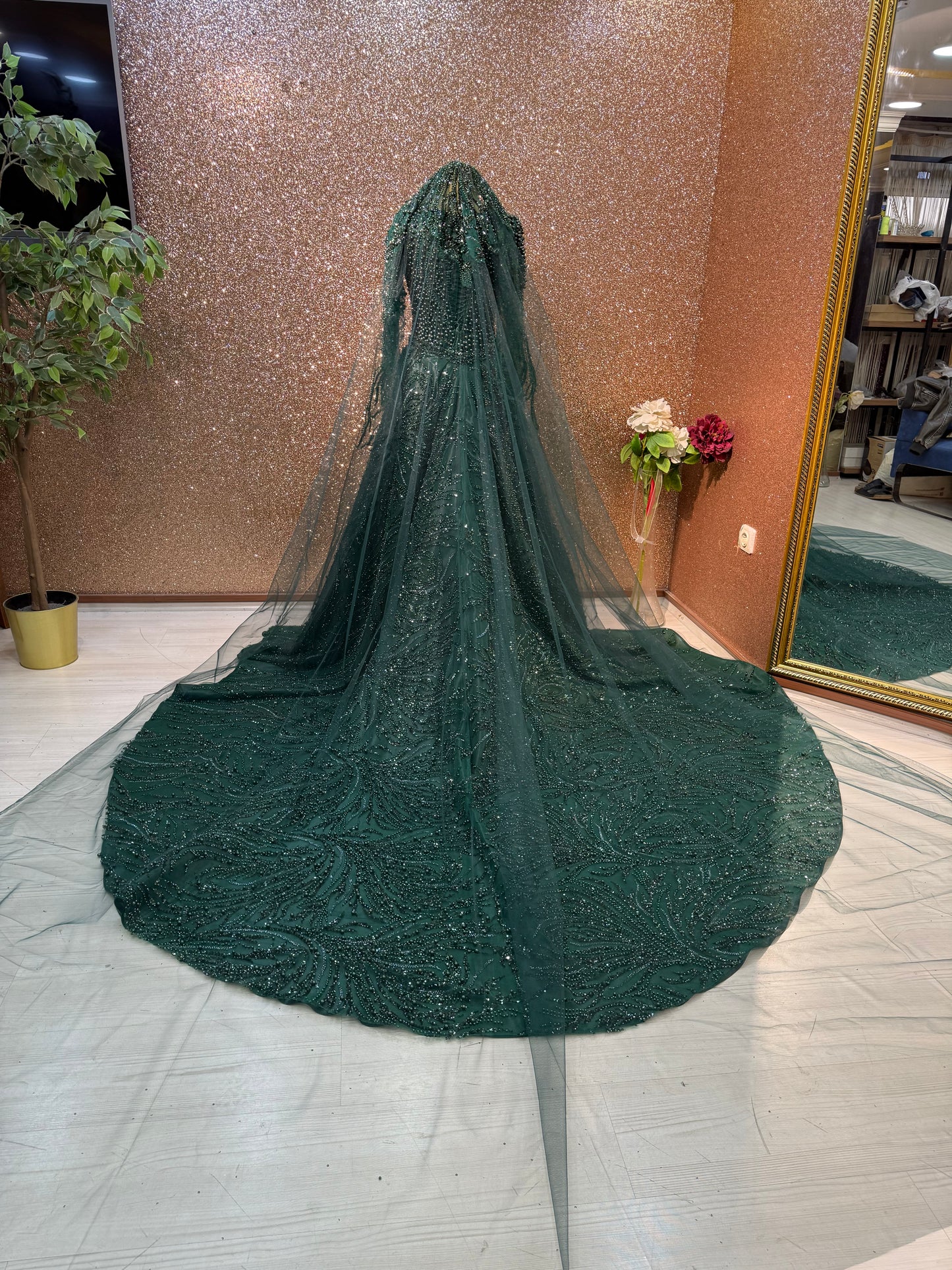 ✨ Emerald Green Lace Fitted Gown with Pearl Details ✨