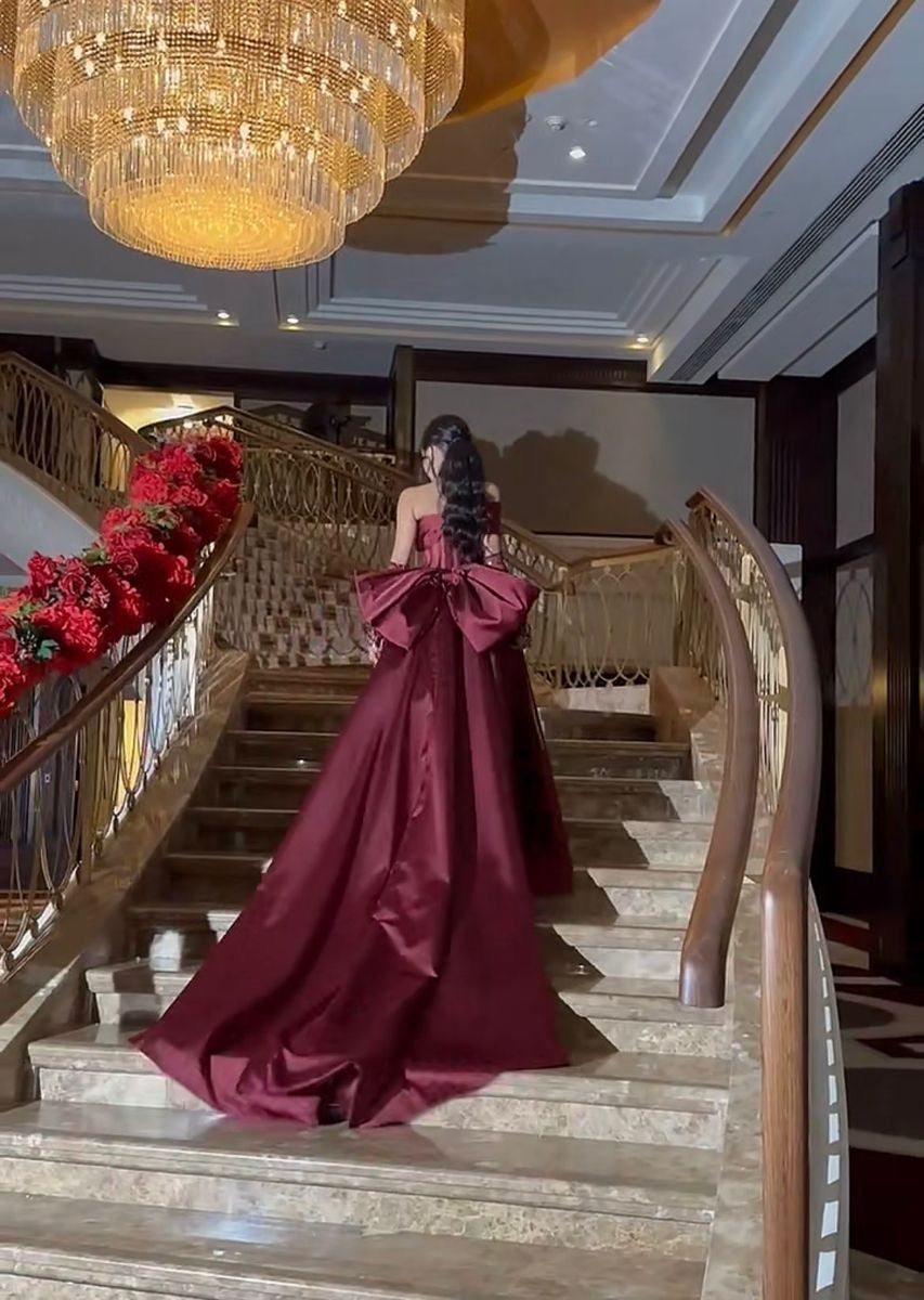 🍷 Burgundy Satin Evening Dress with Sleeve Details – Timeless Romance 🍷